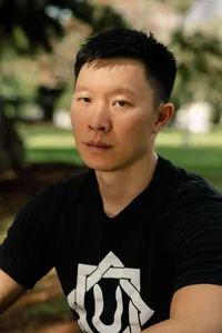 A headshot of Su Zhu